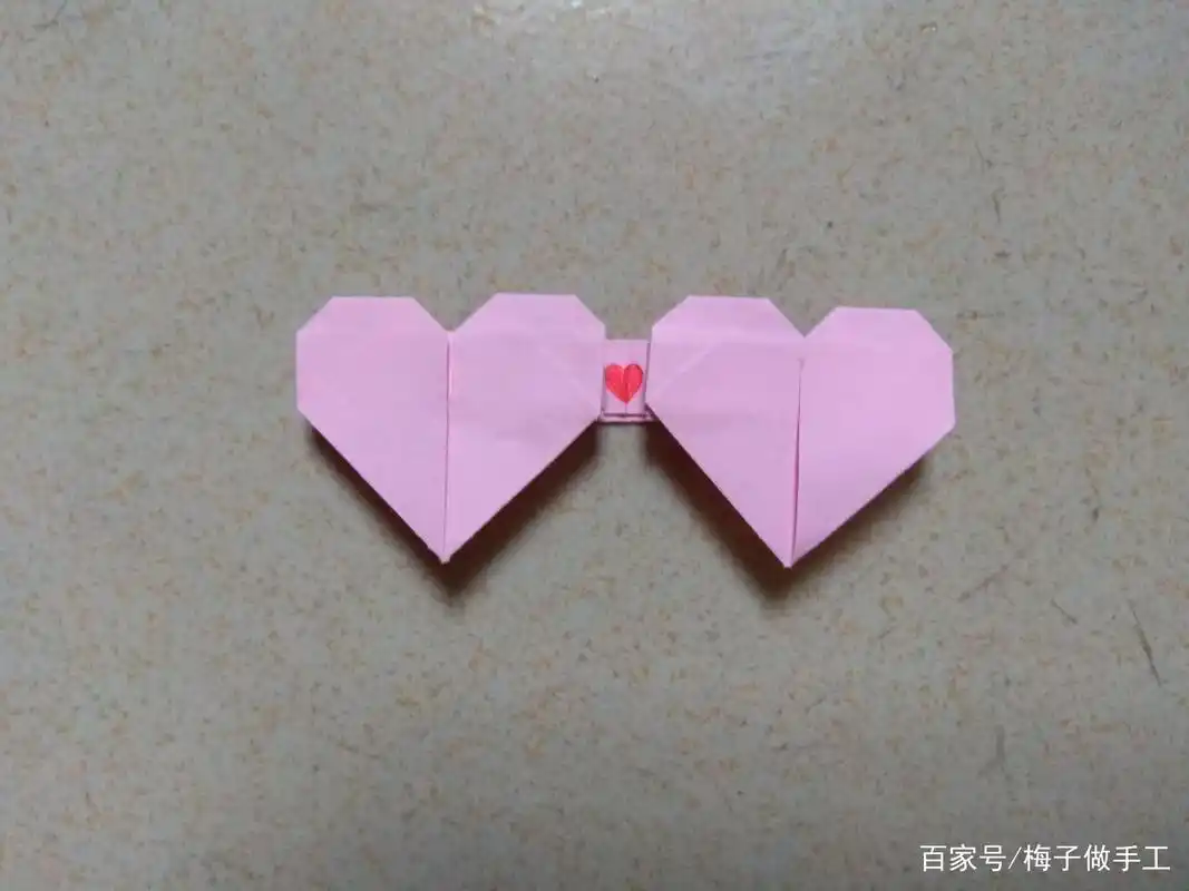 手工折纸:用一张纸折颗双爱心,里面还藏有一句给你的情话哟!