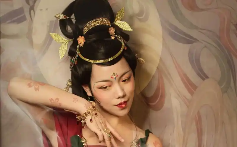 一条山楂梨的敦煌写真