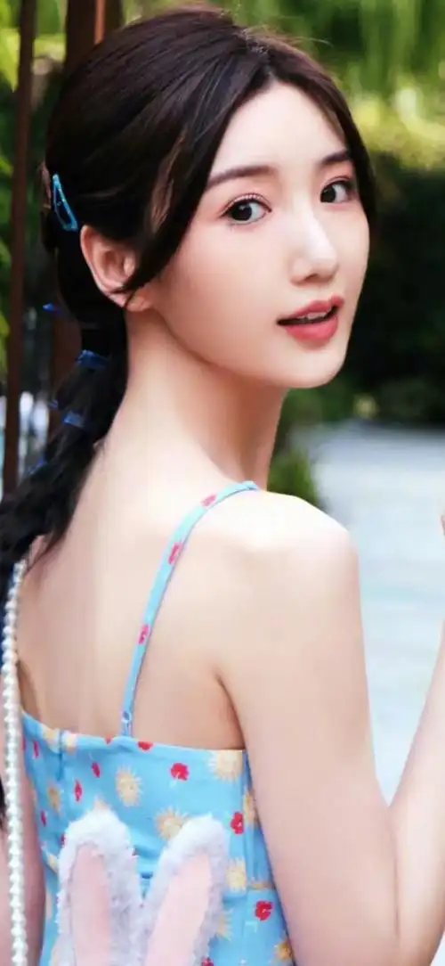 壁纸分享,有颜值有演技的毛晓彤,而且还是一个甜妹子