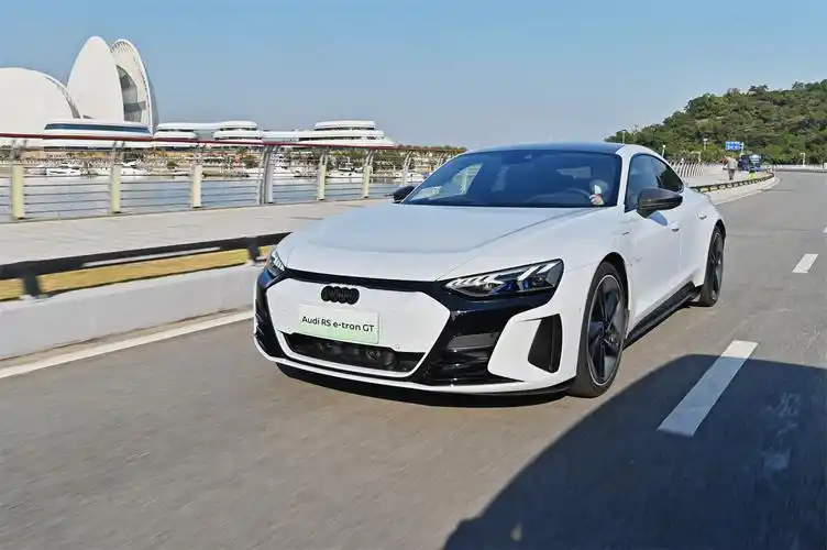 奥迪rs e-tron gt在动力表现上拥有绝对的话语权,新车前后桥均配备