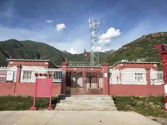 辖区简介纳扎村村民委员会隶属于石渠县洛须镇,地处洛须镇东部,村委会