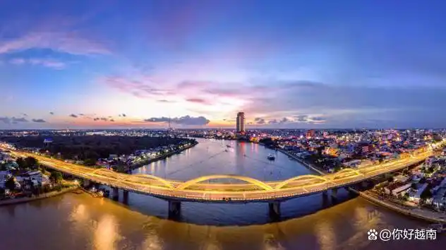 航拍越南西南部中心芹苴市的美丽宁静富饶