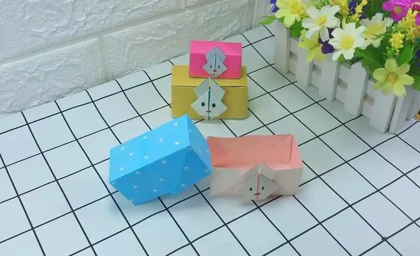 折纸教程,小兔子形状的收纳盒(上盖部分),折法简单易学.