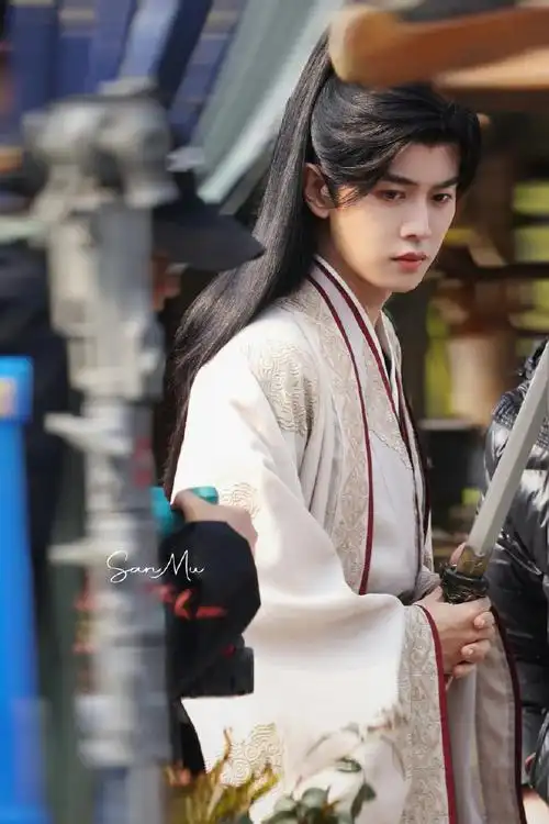 任嘉伦古装侧颜杀