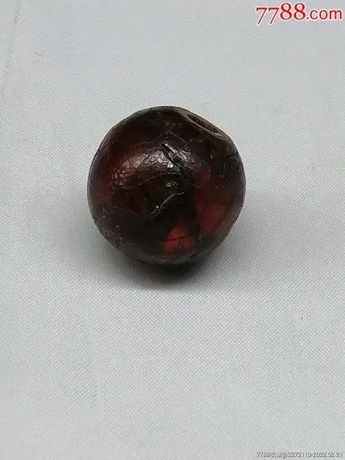 一颗老琥珀珠