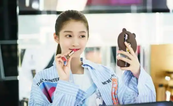 新剧中戏份不多,角色人设不讨喜,关晓彤:演员的初心在角色_工作_梁爽