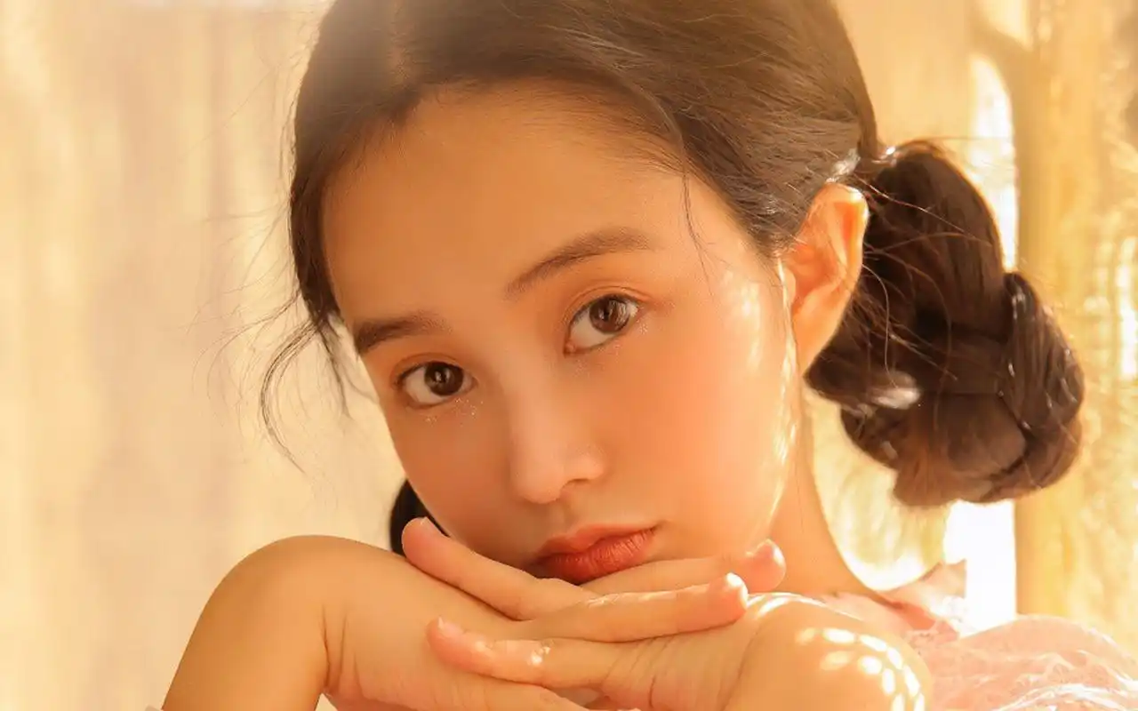 清纯少女甜美写真高清桌面壁纸-美女壁纸-壁纸下载-美桌网