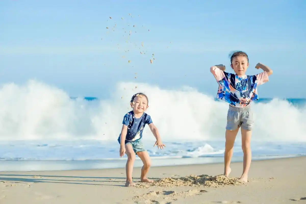 三亚亲子跟拍Ⅰ海边拍照小技巧.让孩子自由玩耍摄影师去抓拍 - 抖音
