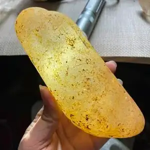 天然水晶柱水冲原石晶体通透老黄皮河床原石摆件