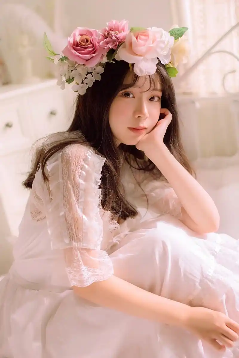 清新性感美女白色蕾丝裙私房图片