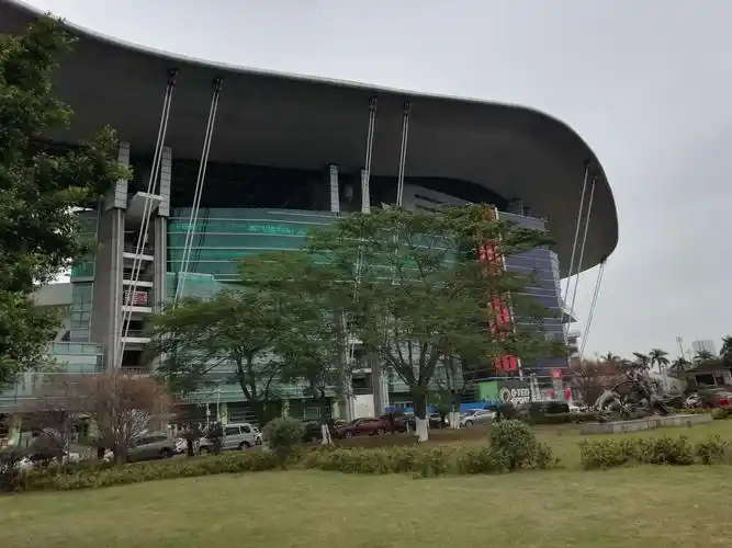 夸张了,也就二十几公里,那就五十里迢迢吧,到黄村的奥体优托邦去寻找