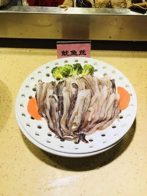 鱿鱼丝是经过严格的加工工艺,精心制作而成,味道鲜美,口味适中且营养