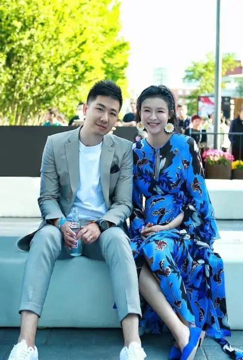 李艾怀孕九月只胖肚子,曾坦言怀孕要比结婚更慎重,引起网友共鸣