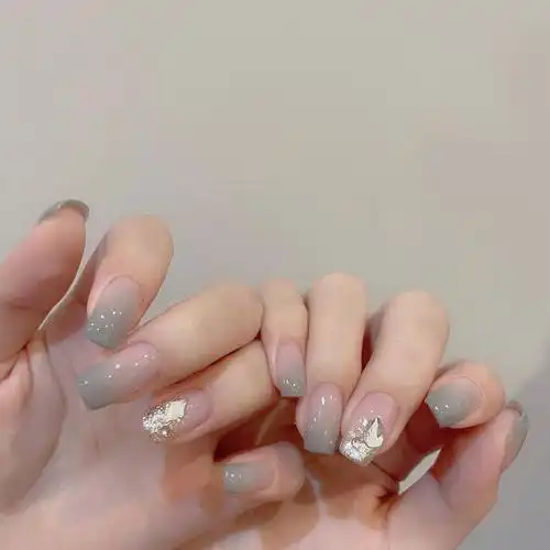 钻蓝色轻熟渐变气质美甲图片