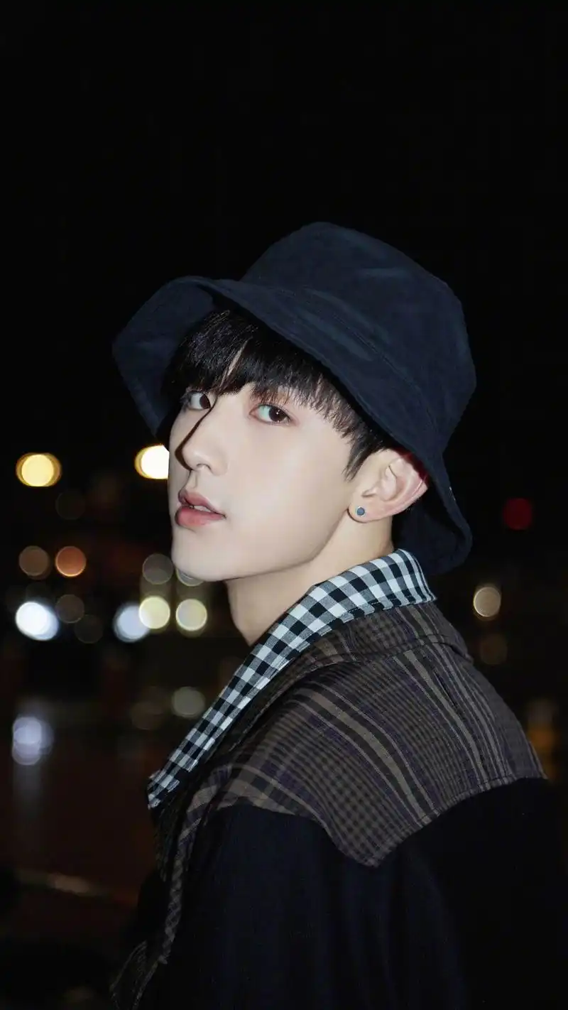 郭俊辰帅气的写真照片