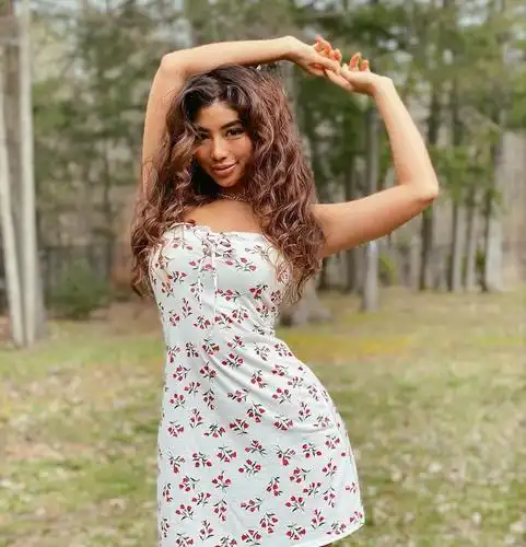 这是一张非常漂亮的照片,不仅有着席琳·帕里尼(celine paolini)青春