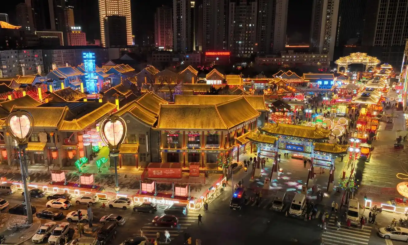 辽宁沈阳:皇寺庙会年味浓 北市场里过大年