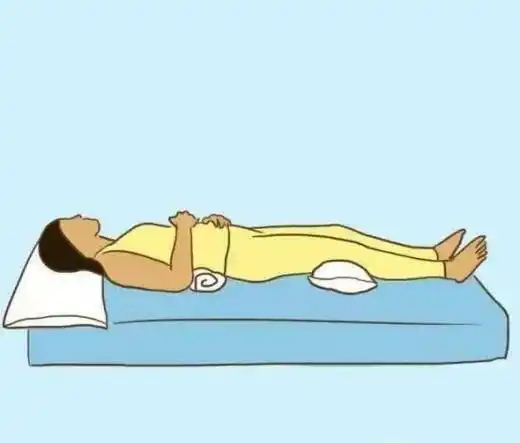 我比较喜欢平躺睡觉,平躺睡觉以最自然的方式躺在床上,双手自然放在