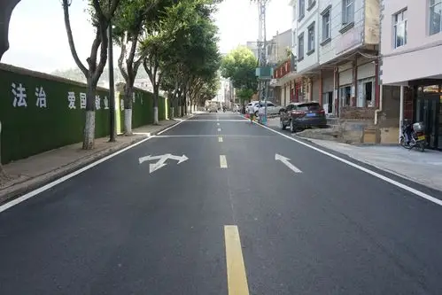 澄江市35条市政道路"白改黑"工程顺利完成