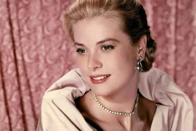 《摩纳哥王妃》这就是我的童话故事"毫无条件的去爱和被爱没有