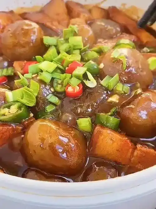 红薯粉100种吃法:红烧肉炖圆子!这种做法的圆子口感是非常紧实弹牙的!