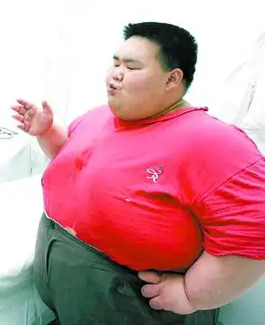 就像男人喜欢前凸后翘的女人一样,女人喜欢身材健硕的男人,而不是满身