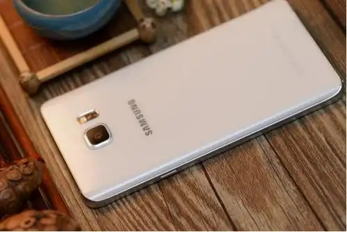 华为mate 8,三星note 5,对比一眼便知