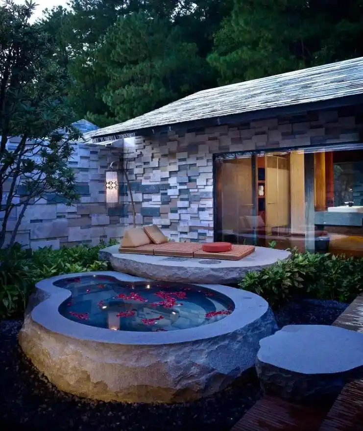 在院子里泡温泉是什么感受?