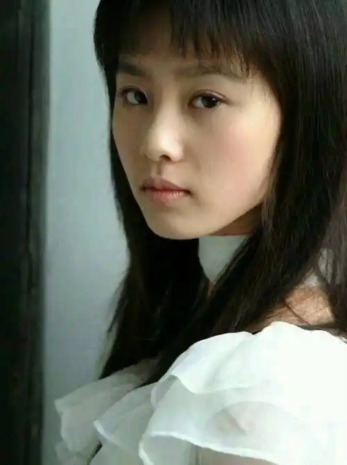 刚刚出道之时的刘亦菲遇到刘诗诗,谁更加清纯了