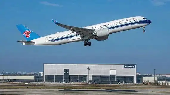 2023年11月5日,成都,南方航空a350起飞.图源:视觉中国