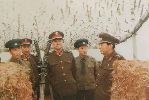 他是总后勤部原副部长,59岁授中将,65岁升上将,儿子却是锅炉工