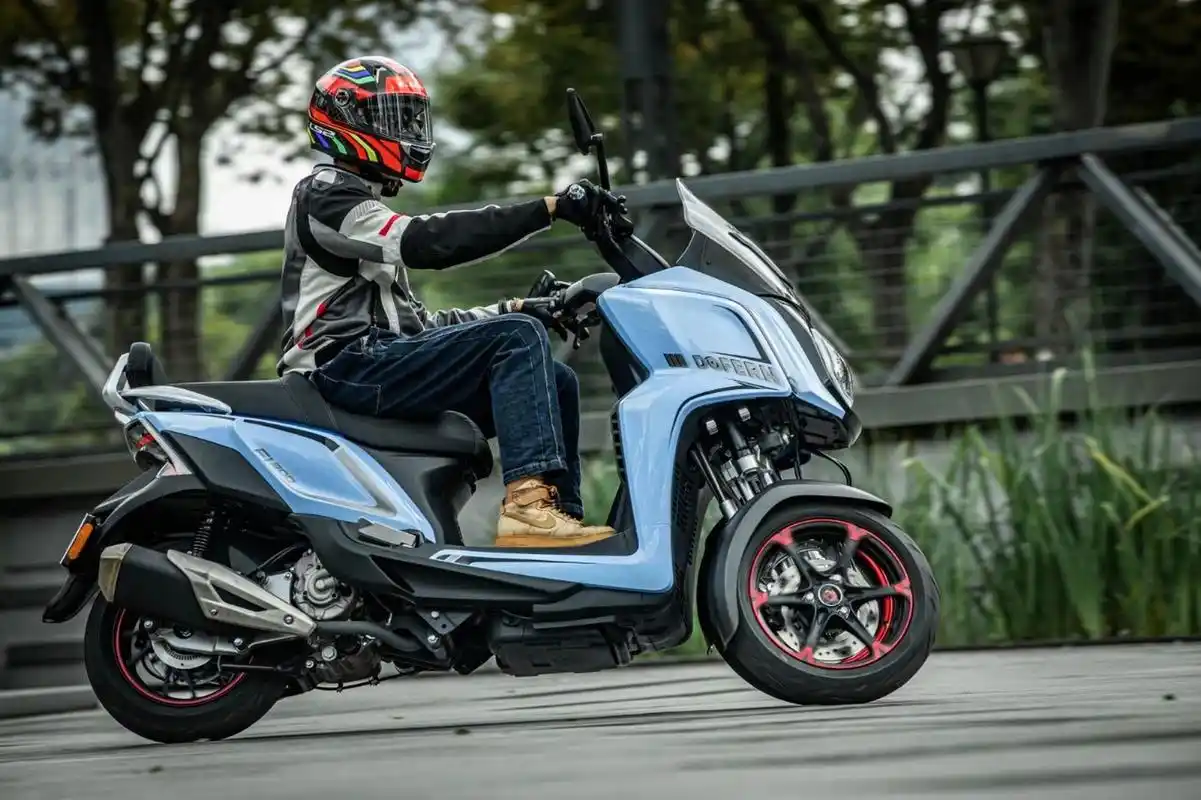 两万五千九百八的倒三轮摩托车 斗风f1-300倒三轮摩托车 搭载阿普利亚