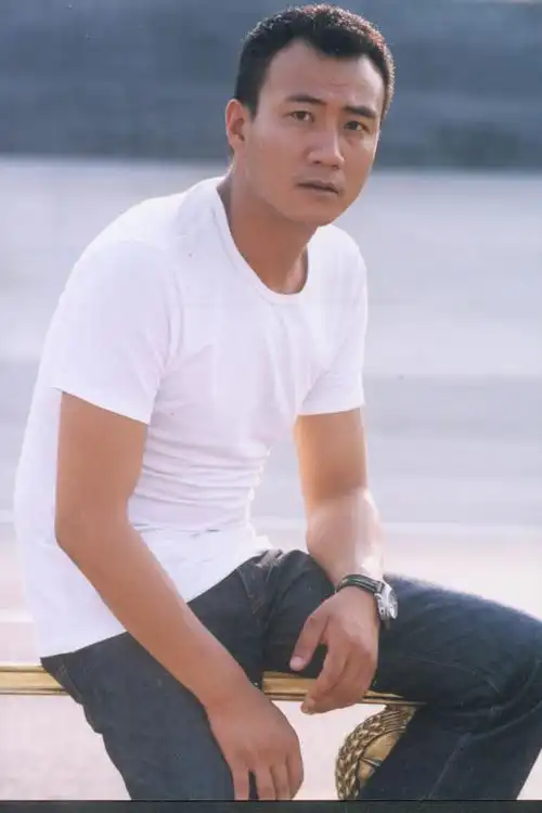 胡军的写真-陈建斌写真- 爱剧情(21p)