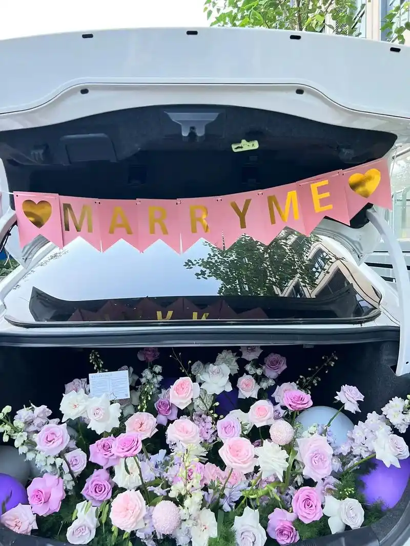 南宁小预算紫色后尾箱惊喜求婚布置.#花艺培训 #后备箱惊喜  - 抖音