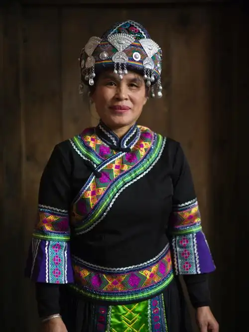 仫佬族日常生活与服饰肖像