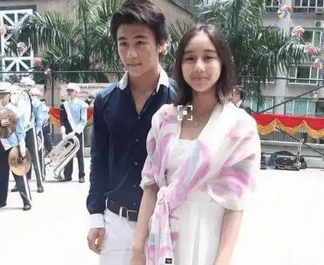 赌王大手笔宠爱小女儿何超欣,何猷君曾12小时飞机只为给小妹庆生_妹妹