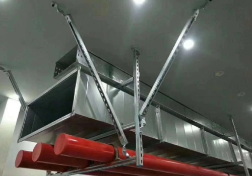 70m的风管系统可采用抗震支吊架;锅炉房,制冷机房,热交换站内的管道应