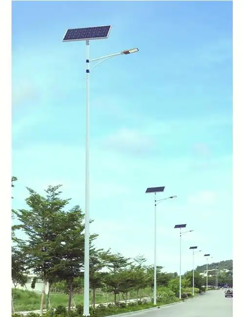 超亮大功率5000w的庭院灯,依靠太阳能发电,无需外接电源,既环保又节能