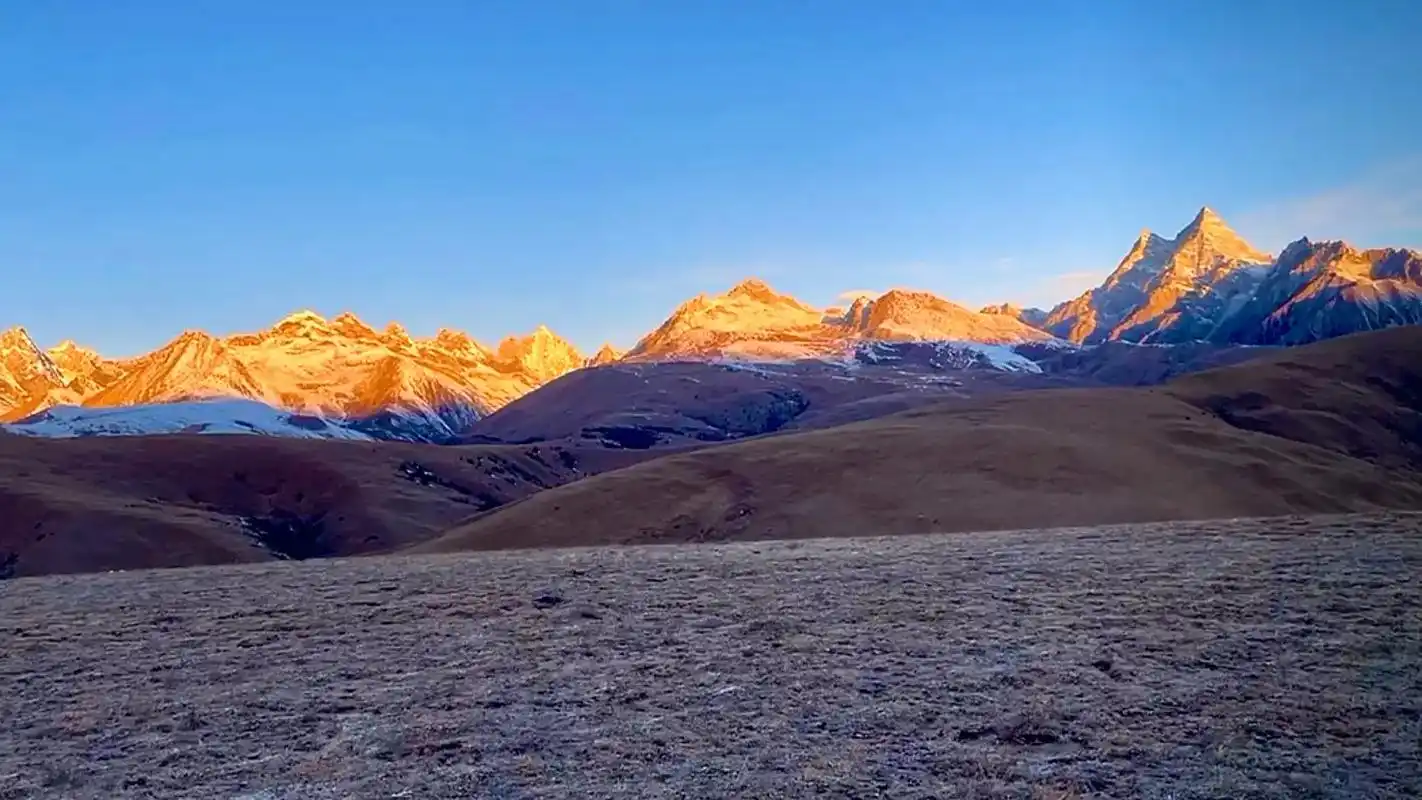 降措日出直播截图的日照金山神圣的地方总让人心神向往