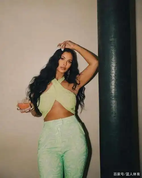 西蒙斯新女友曝光!这身材秒杀詹娜啊