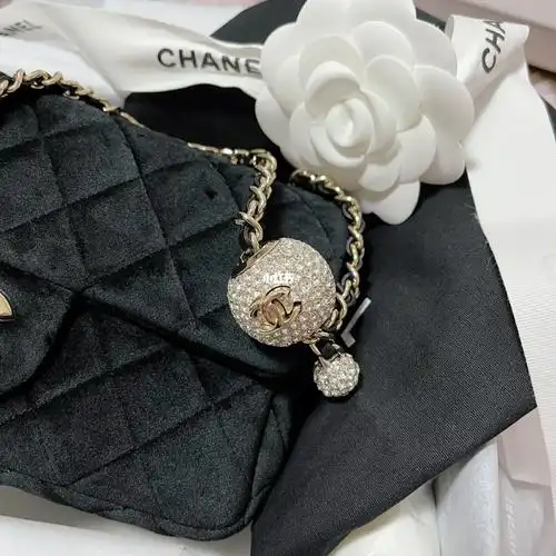 chanel香奈儿 黑色丝绒钻球mini cf_钻球_香奈儿怎么样_时尚_箱包