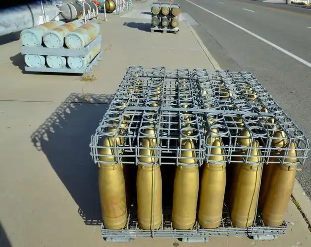 美国内华达小镇霍桑(hawthorne-世界最大军火库)