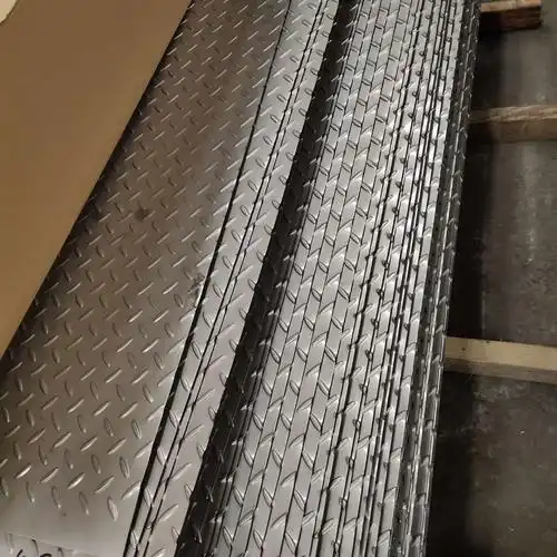 304不锈钢防滑板 耐腐蚀花纹板不锈钢压花板 菱形不锈钢花纹板