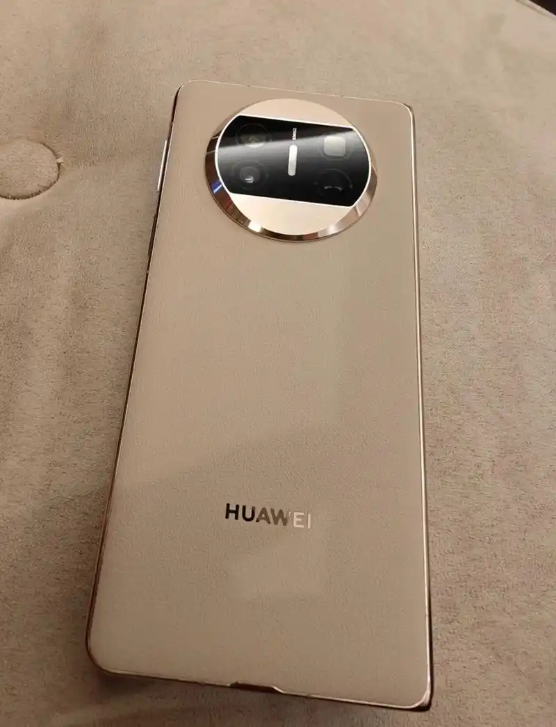 华为折叠屏的薄,已经没朋友了 华为matex3折叠屏,展开后的厚度,仅5.