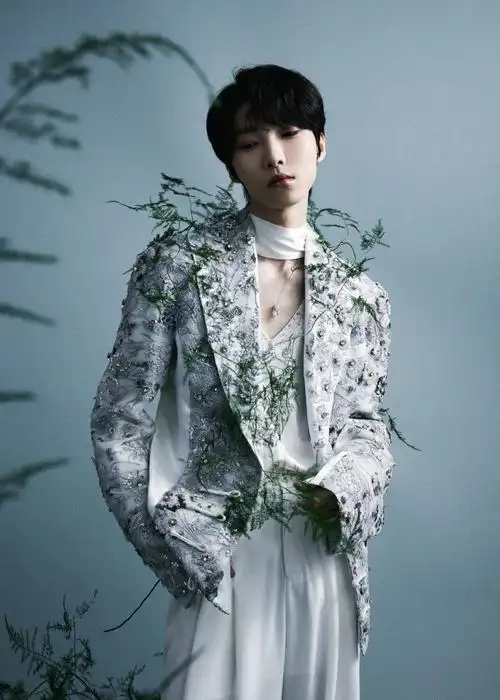 天赐的声音##赵磊把绿植穿在身上