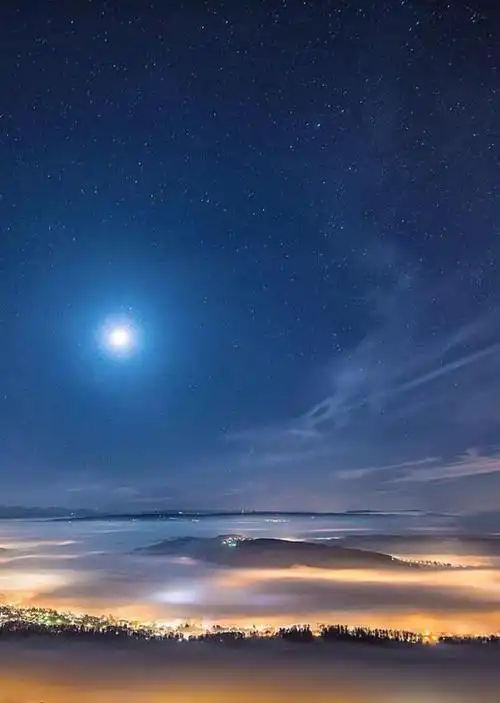 描写夜晚漆黑的优美短句子