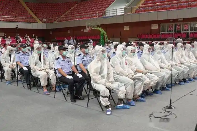 通辽董志伟绰号三光等36人涉黑案开庭