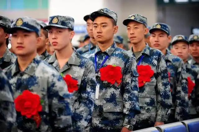 你为什么要当兵?为了了却父亲没有穿上军装的遗憾