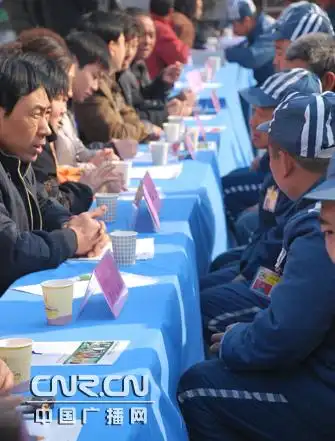 河南豫西监狱携手多家企业为即将刑释人员谋出路