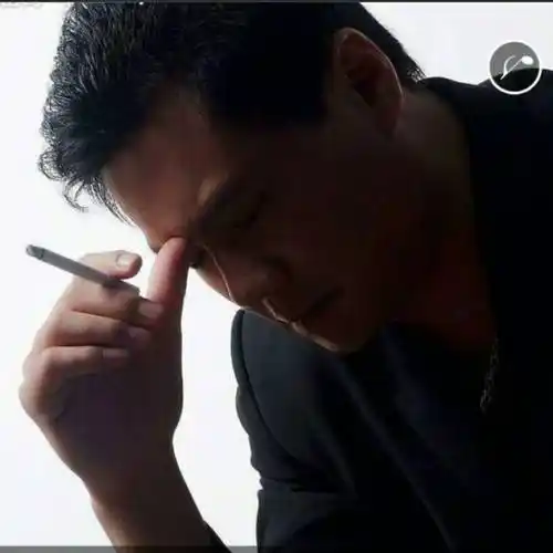 浪子的意思是不受习俗惯例和道德规范约束的放荡不羁的人,尤指不务